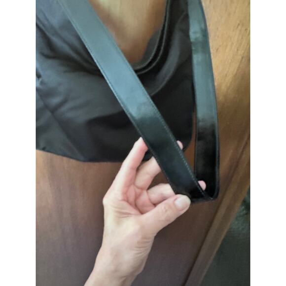 GUCCI NYLON & LEATHER HOBO W/BAMBOO HANDLE/SHOULDER STRAP - Picture 7 of 10